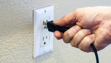 what-is-the-correct-way-to-install-electrical-outlets:-ground-up-or-down?