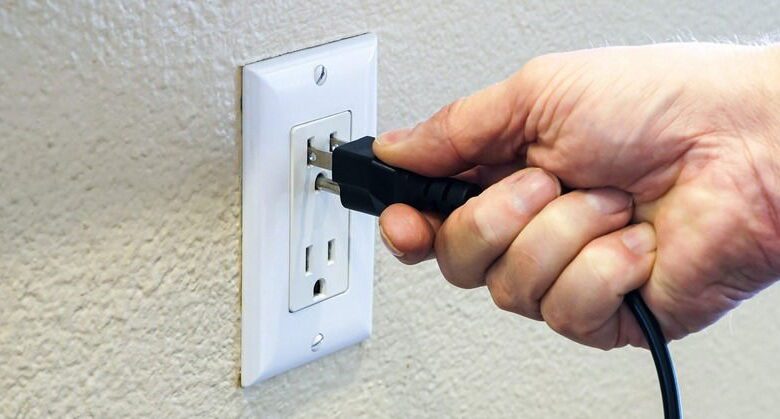 what-is-the-correct-way-to-install-electrical-outlets:-ground-up-or-down?