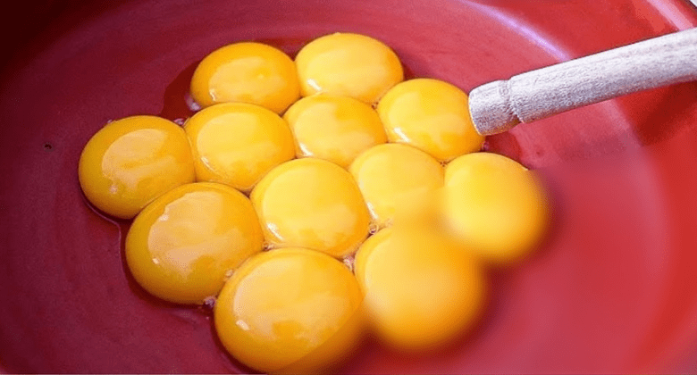 the-vaseline-and-egg-yolk-recipe-to-reduce-wrinkles-and-look-younger