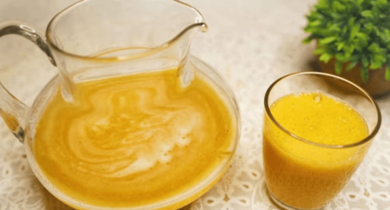 natural-remedy-for-bone-and-knee-pain:-banana,-red-onion,-and-turmeric-recipe