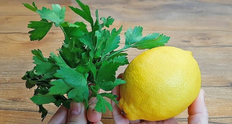 drink-&-lose-weight!-lemon-&-parsley-fat-burning-drink!