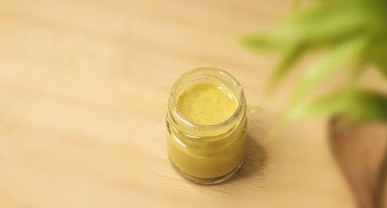 diy-turmeric-gel-for-dark-spots,-pimples-and-blemishes